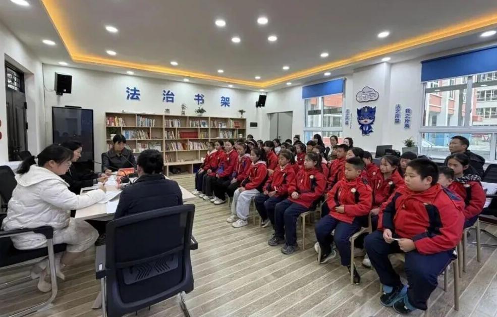 六盤水市水城區(qū)開展“少年律師”觀摩模擬調(diào)解培訓(xùn)活動(dòng)